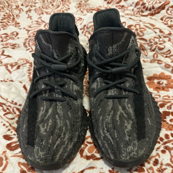 Yeezy Boost - Picture 14 of 14